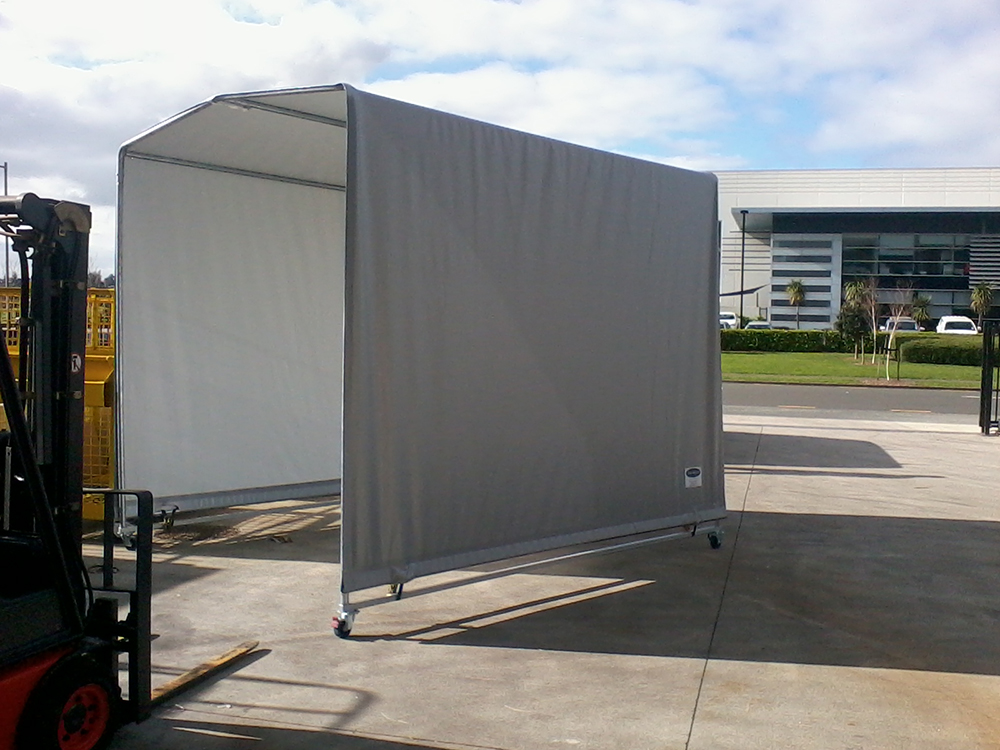 Container devanning shelter