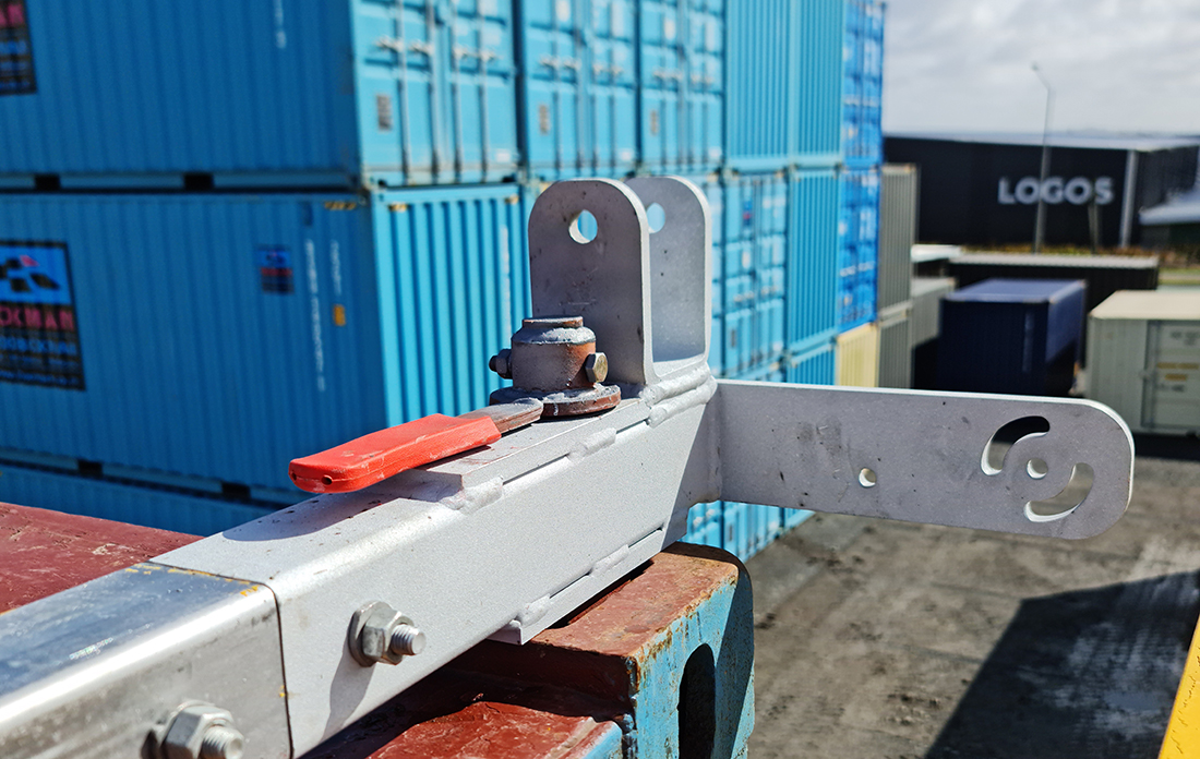 Container twistlock mounting beam