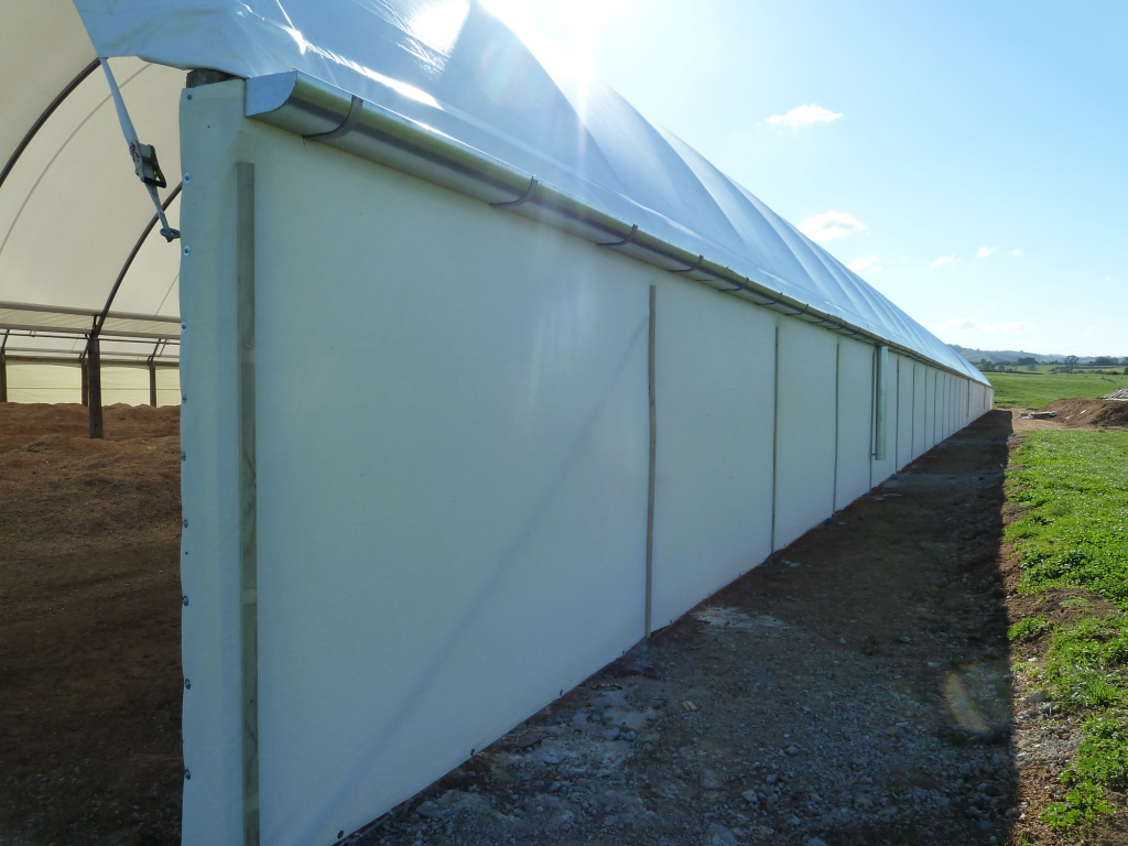 Mesh fabric side wall